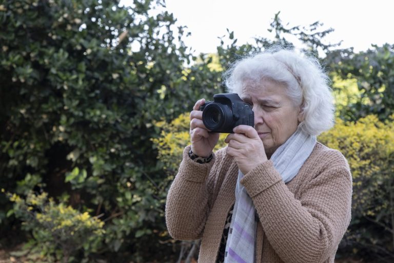 Empowerment Through Art: Seniors Exploring Creative Expression for Mental Well-Being