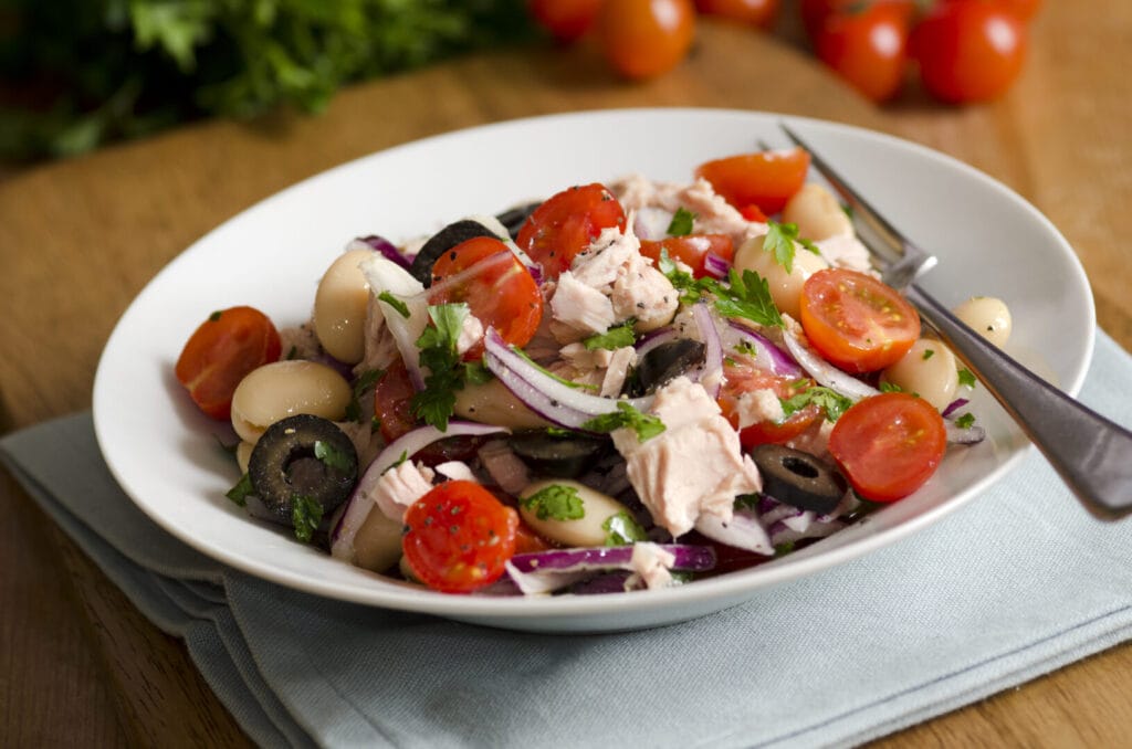 Tuna and white bean salad