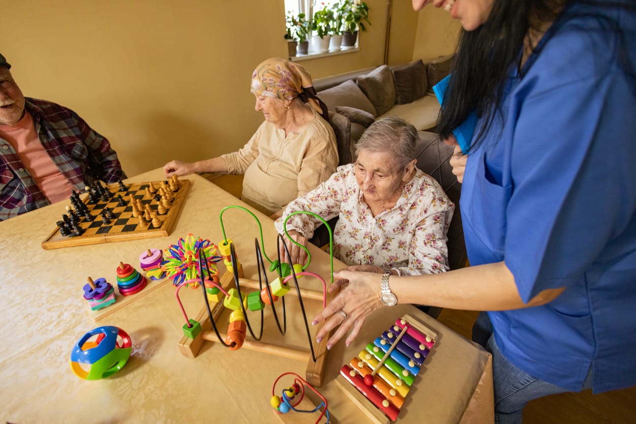 Mental Gymnastics: Cognitive Exercises to Prevent Alzheimer’s. Seniors engage in a variety of stimulating activities, from chess to colourful puzzles and musical instruments, fostering mental agility. Assisted Living Locators highlights the importance of cognitive exercises in supporting brain health and reducing the risk of Alzheimer’s, empowering seniors to stay mentally active and engaged.